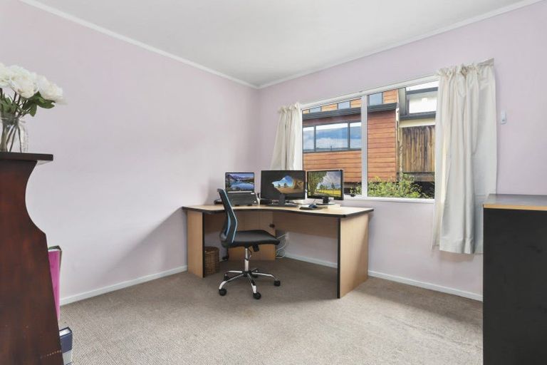 Photo of property in 1/10 Ambler Avenue, Glen Eden, Auckland, 0602