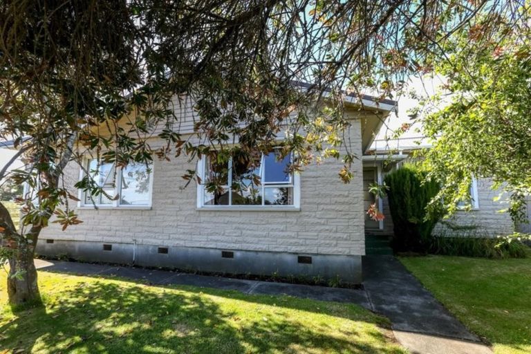 Photo of property in 35 Breakwater Road, Moturoa, New Plymouth, 4310