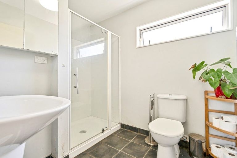 Photo of property in 1 Pitcher Place, Glen Eden, Auckland, 0602