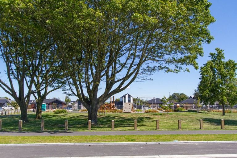 Photo of property in 69 Akoranga Place, Hornby, Christchurch, 8042