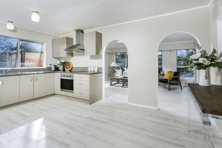 Photo of property in 1/7 Keldale Place, Forrest Hill, Auckland, 0620