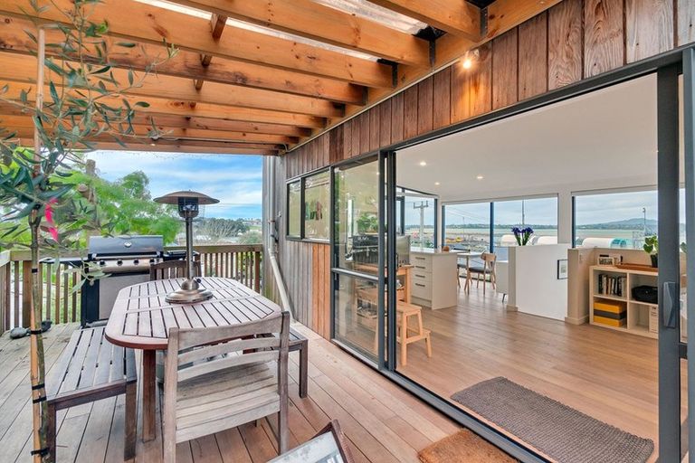 Photo of property in 1/3 Beach Road, Northcote Point, Auckland, 0627