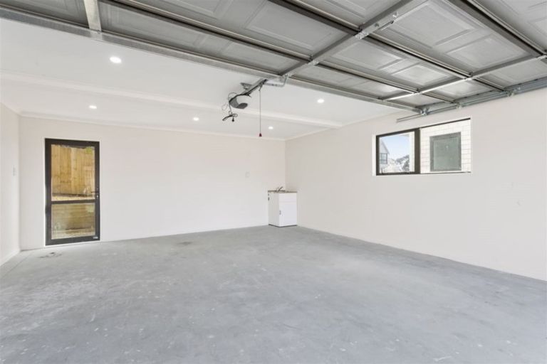 Photo of property in 4225b Great North Road, Glendene, Auckland, 0602