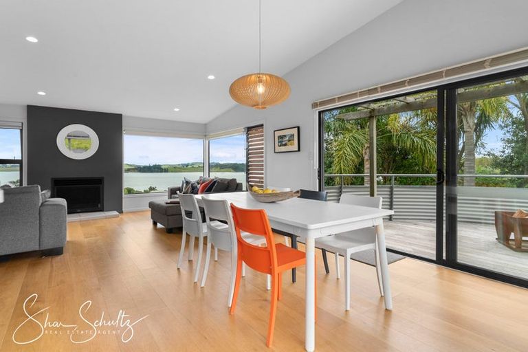 Photo of property in 24 Oxford Street, Whakapirau, Maungaturoto, 0583