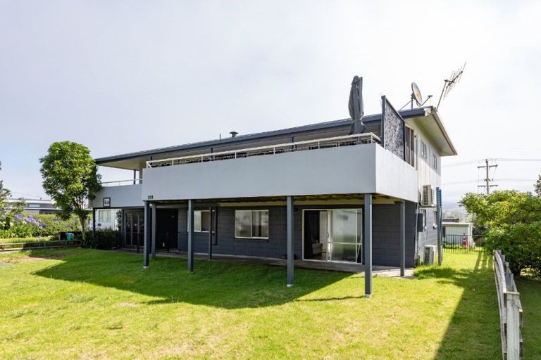 Photo of property in 320 Ocean Road, Whangamata, 3620