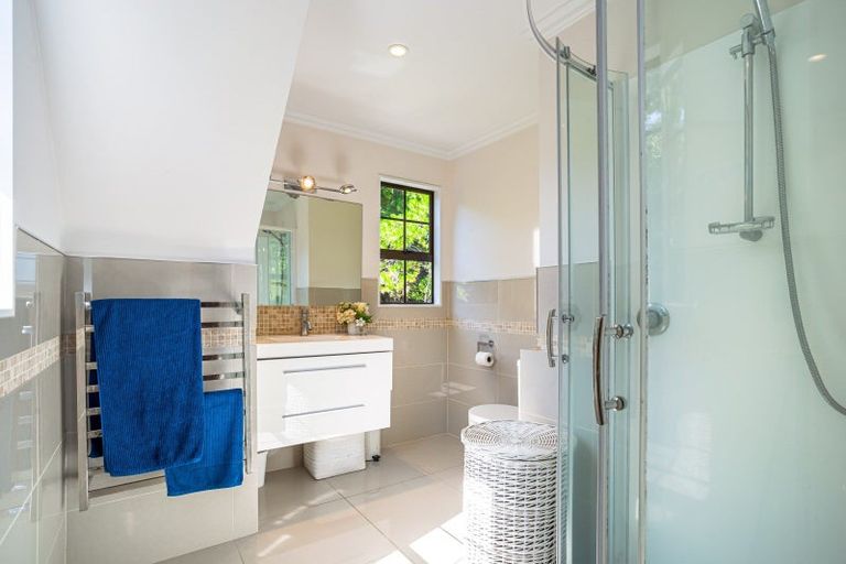 Photo of property in 47 Chatham Avenue, Paremoremo, Auckland, 0632