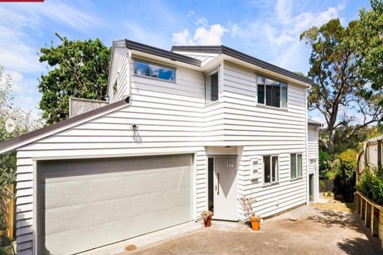 Photo of property in 2/19 Limmer Place, Browns Bay, Auckland, 0632