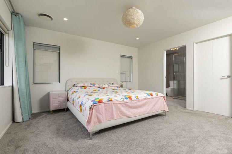 Photo of property in 8b Dallinghoe Crescent, Milford, Auckland, 0620