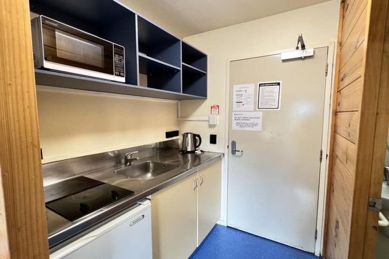 Photo of property in Basin Reserve Complex, 24/4 Sussex Street, Mount Cook, Wellington, 6021