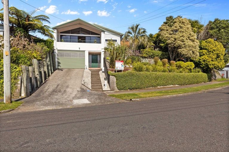 Photo of property in 12 Beaumont Crescent, Frankleigh Park, New Plymouth, 4310