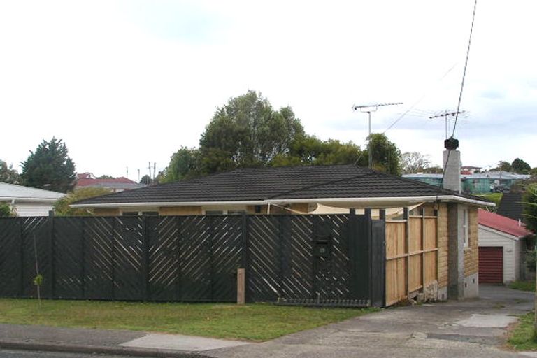 Photo of property in 1/19 Becroft Drive, Forrest Hill, Auckland, 0620