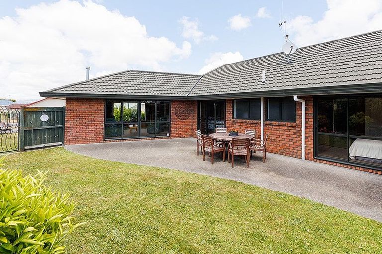 Photo of property in 2 Masefield Terrace, Kelvin Grove, Palmerston North, 4414