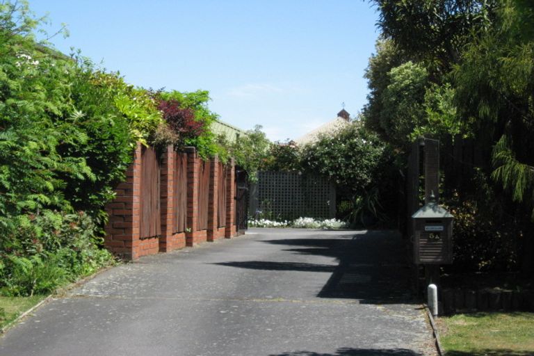 Photo of property in 1/5 Kingham Place, Avonhead, Christchurch, 8042