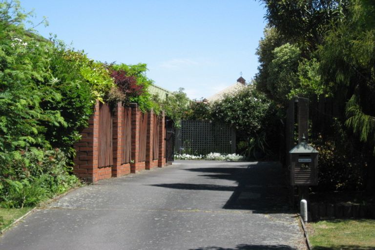 Photo of property in 2/5 Kingham Place, Avonhead, Christchurch, 8042