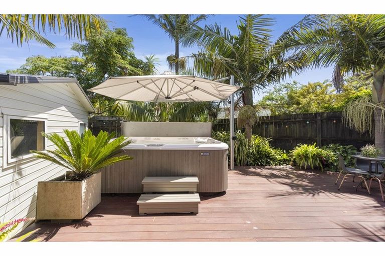 Photo of property in 2/6 Kimdale Place, Totara Heights, Auckland, 2105