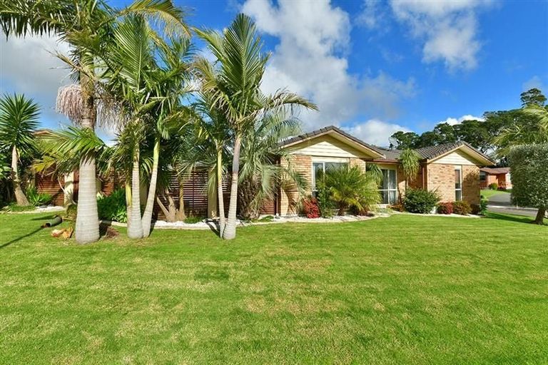 Photo of property in 1 Springtide Place, Red Beach, 0932