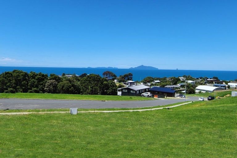 Photo of property in 4 Starlight Place, Langs Beach, 0582