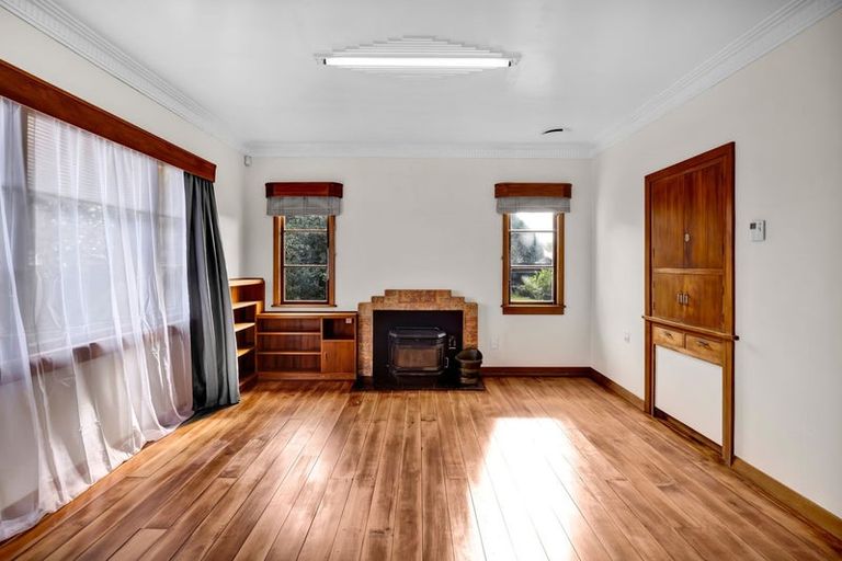 Photo of property in 230 South Road, Hawera, 4610