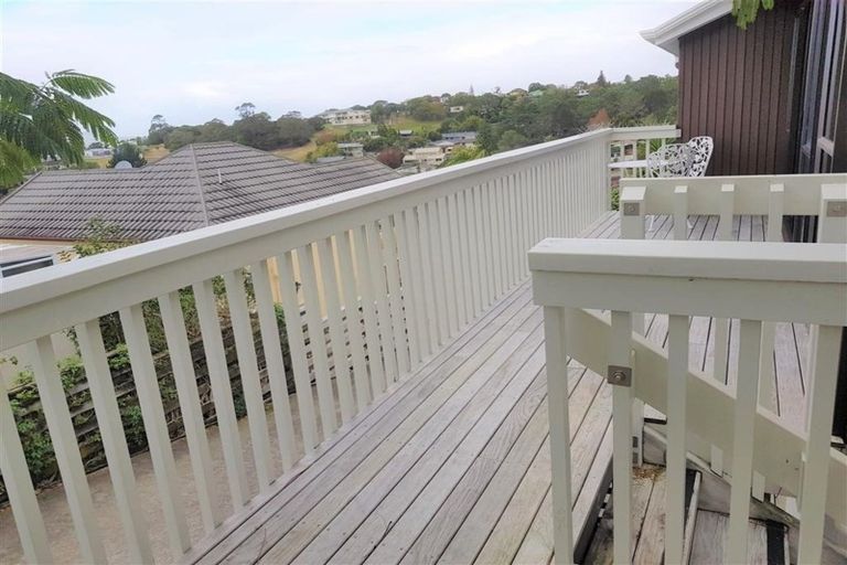 Photo of property in 1/39 Calypso Place, Rothesay Bay, Auckland, 0630