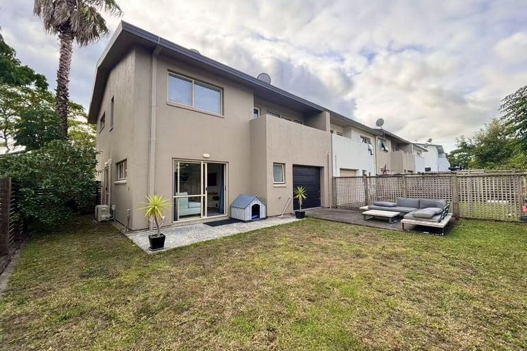 Photo of property in 1 Butia Avenue, Henderson, Auckland, 0612