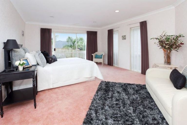 Photo of property in 28 Frank Nobilo Drive, Golflands, Auckland, 2013