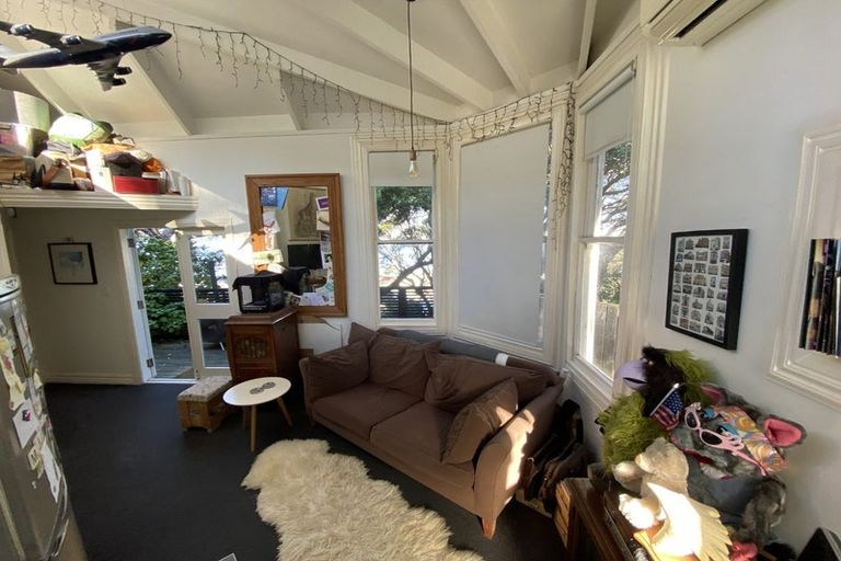 Photo of property in 4 Rangiora Avenue, Kaiwharawhara, Wellington, 6035