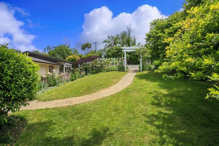 Photo of property in 547 Glenfield Road, Glenfield, Auckland, 0629