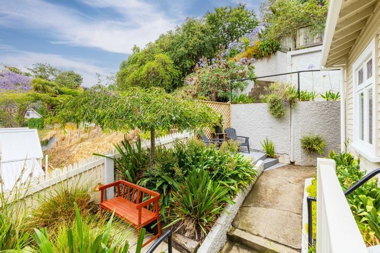 Photo of property in 35 Milton Road, Bluff Hill, Napier, 4110