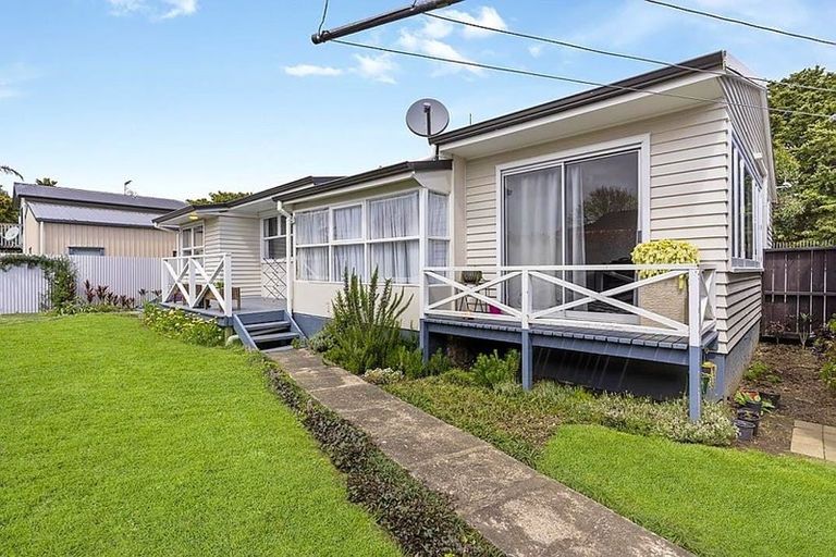 Photo of property in 24a Blanes Road, Weymouth, Auckland, 2103
