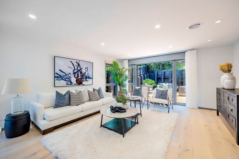 Photo of property in 48b Peter Terrace, Castor Bay, Auckland, 0620