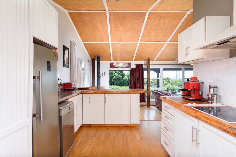 Photo of property in 18a Wade Place, Welcome Bay, Tauranga, 3175