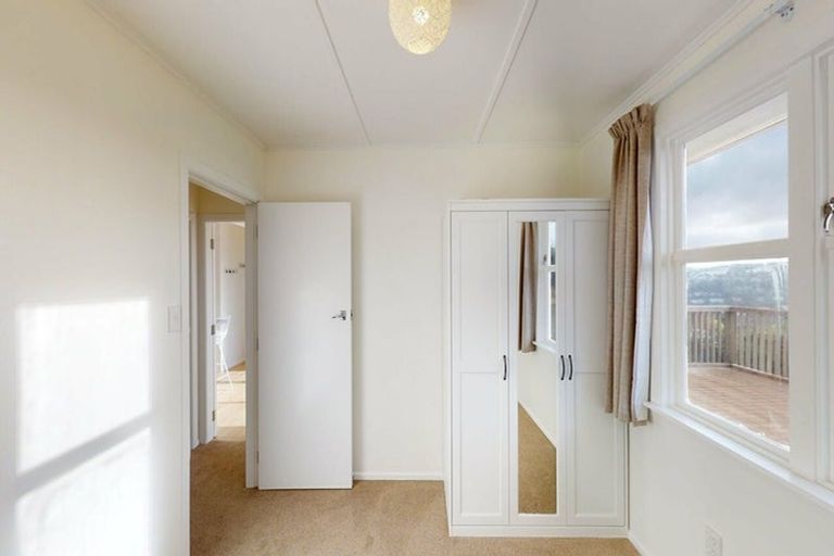 Photo of property in 22 Link Road, Newlands, Wellington, 6037