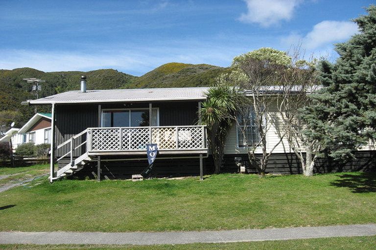 Photo of property in 1 Bunratty Grove, Wainuiomata, Lower Hutt, 5014