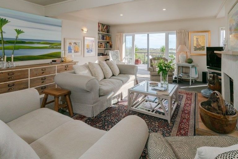 Photo of property in 6 Waiheke Street, Waikanae Beach, Waikanae, 5036