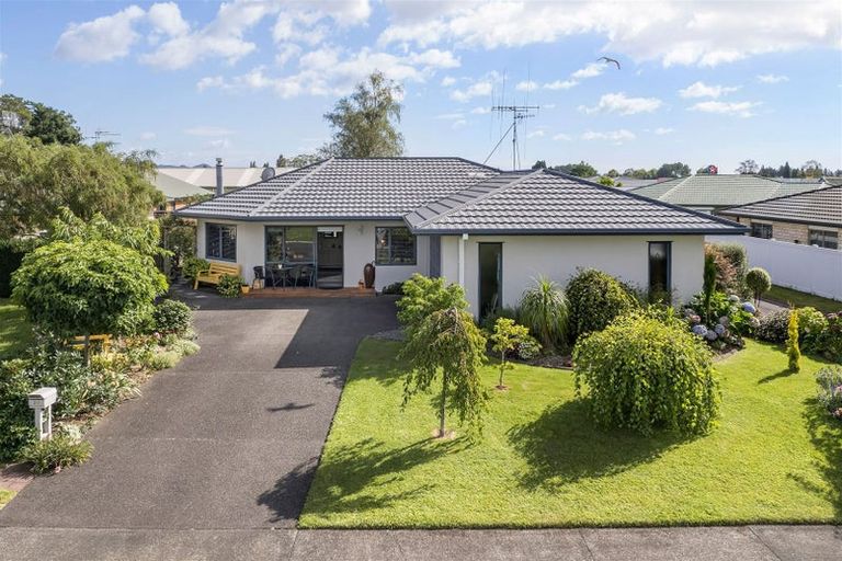 Photo of property in 10 Donegal Place, Katikati, 3129