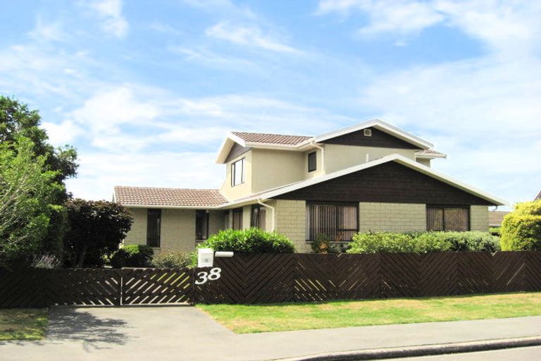 Photo of property in 38 Laing Crescent, Heathcote Valley, Christchurch, 8022