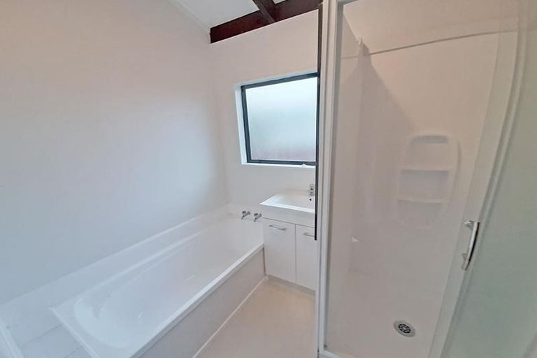 Photo of property in 2/215a Swanson Road, Henderson, Auckland, 0610