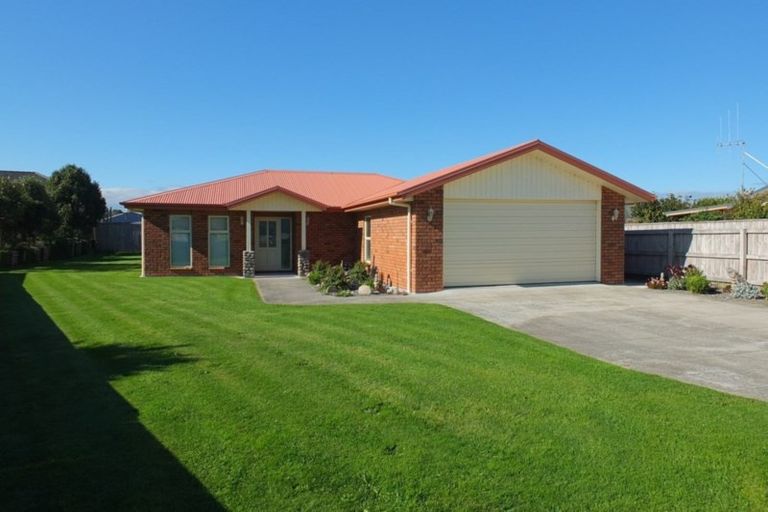 Photo of property in 8 Teppett Place, Foxton Beach, Foxton, 4815