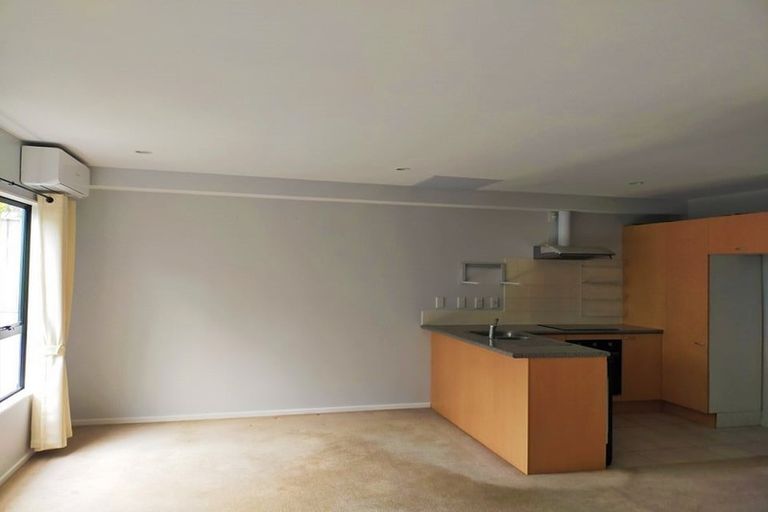 Photo of property in 10/42 Fields Parade, Oteha, Auckland, 0632