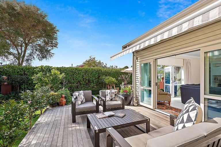 Photo of property in 18 Kensington Drive, Orewa, 0931