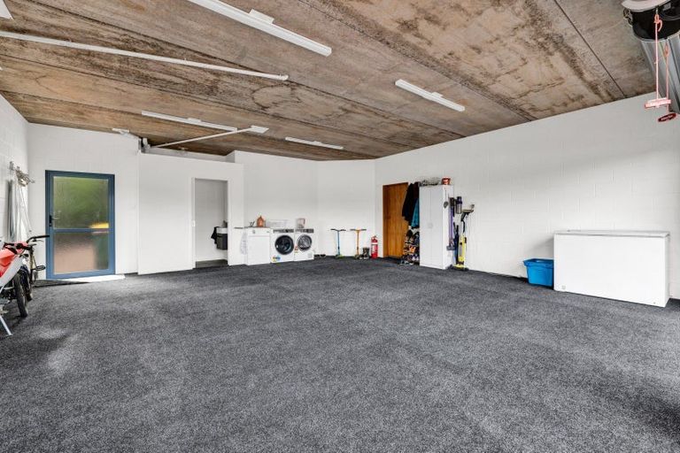 Photo of property in 8 Taylor Place, Merrilands, New Plymouth, 4312