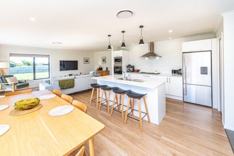 Photo of property in 25 Tirimoana Place, Otamatea, Whanganui, 4501