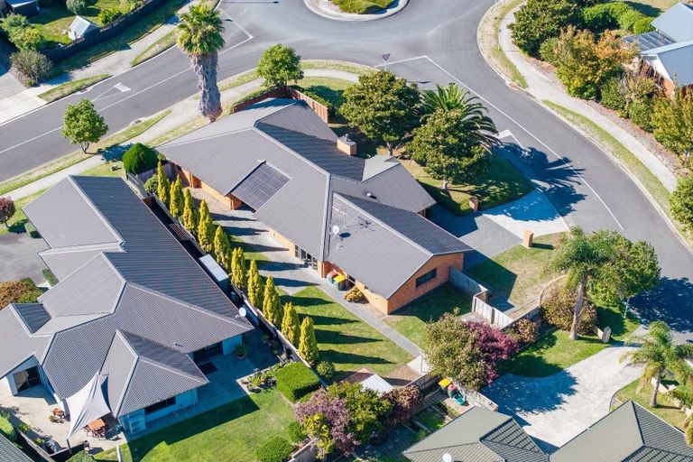 Photo of property in 2 Shiraz Place, Rototuna, Hamilton, 3210