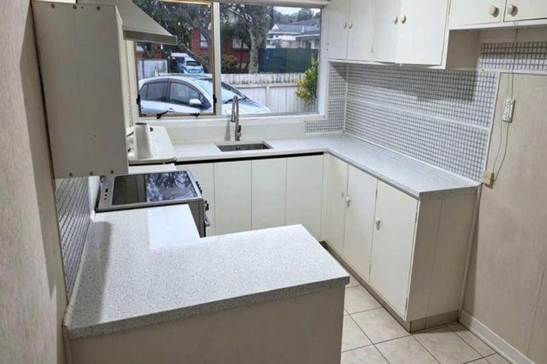 Photo of property in 1/1 Ballater Place, Highland Park, Auckland, 2010