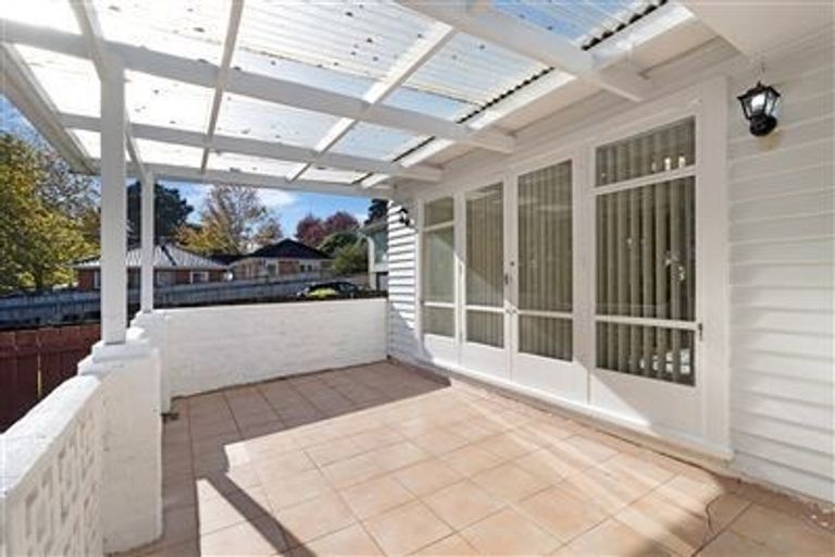 Photo of property in 64 Seabrook Avenue, New Lynn, Auckland, 0600