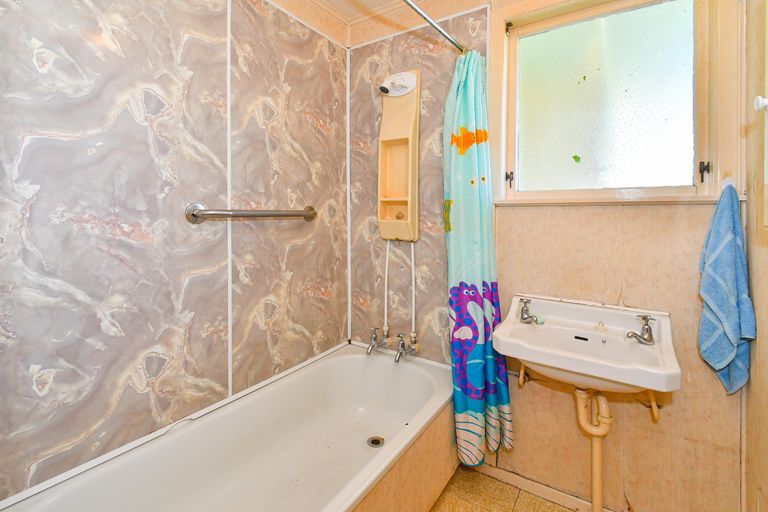 Photo of property in 16 Eastburn Street, Papakura, 2110