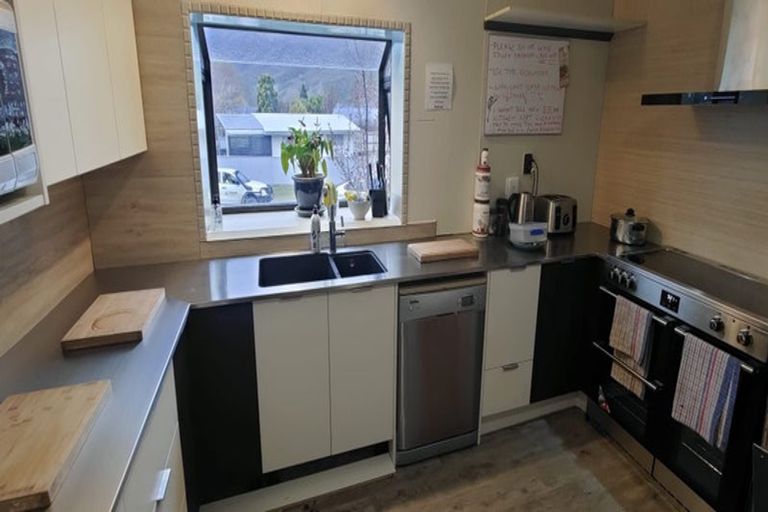 Photo of property in 84 Molyneux Avenue, Cromwell, 9310