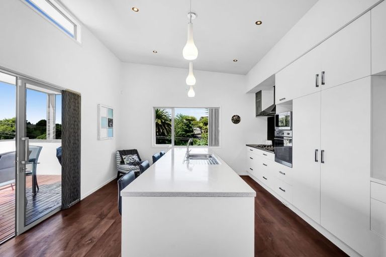 Photo of property in 82 Awanui Street, Merrilands, New Plymouth, 4312