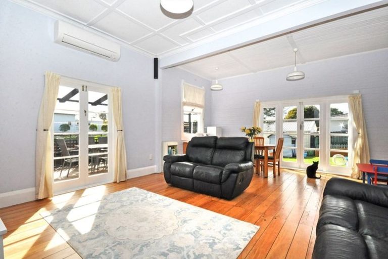 Photo of property in 23 View Road, Waiuku, 2123