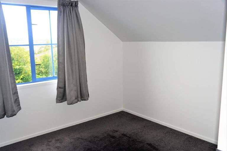 Photo of property in 2/19a Heathglen Place, Bayview, Auckland, 0629